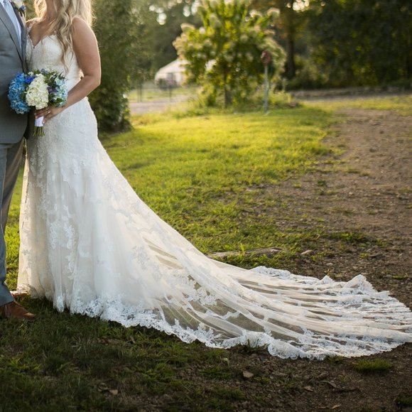 Stunning Fit and Flare Wedding Dress - size 10 curvy girl - Picture 5 of 9